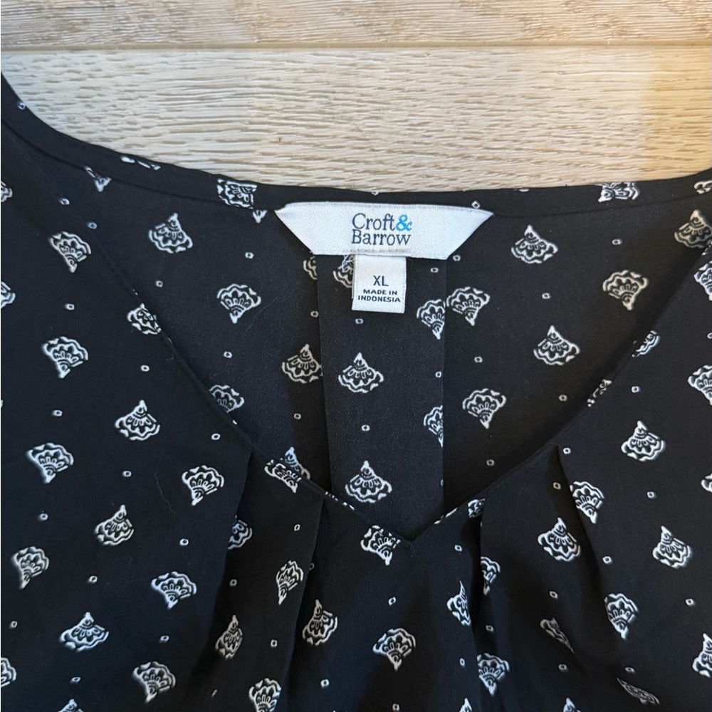 Black and White Croft & Barrow Blouse